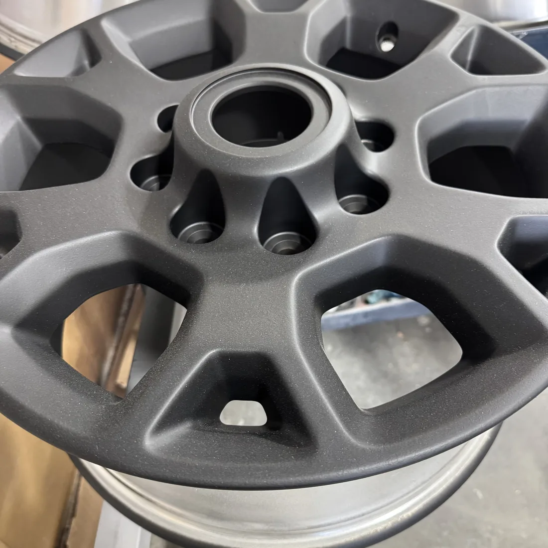 Machined gunmetal powder-coated wheel